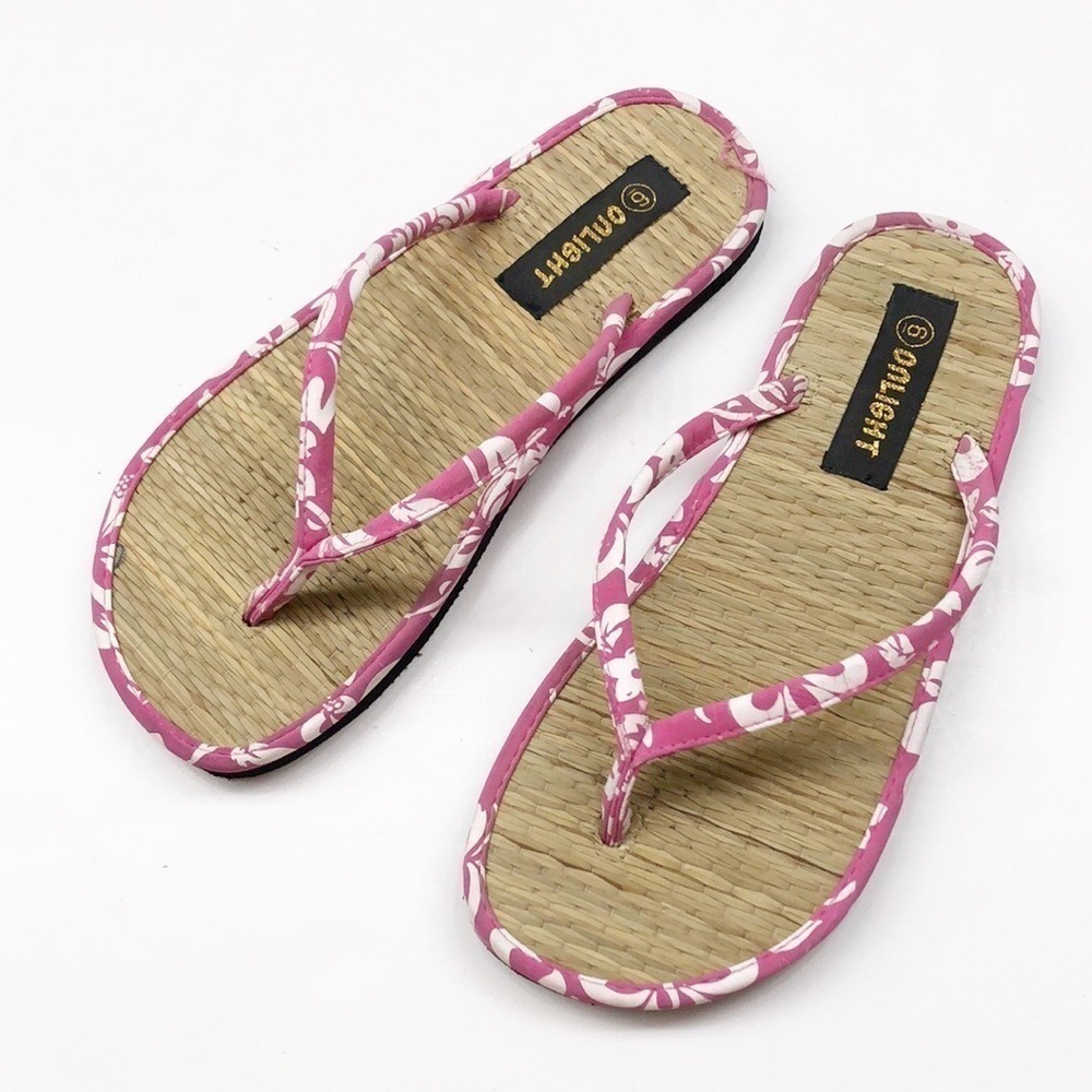 OnLight pink/white Hawaiian print flip flop sandals